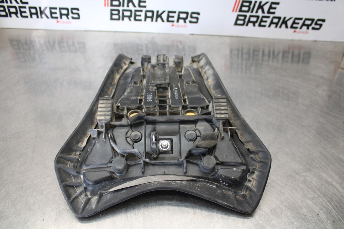 19-23 KAWASAKI NINJA ZX6R FRONT DRIVERS SEAT PAD SADDLE PILLION BB188