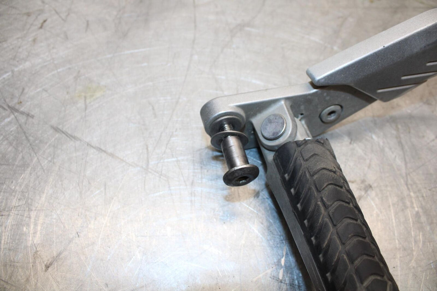 07-08 KAWASAKI CONCOURS 1400 ABS LEFT REARSET REAR SET DRIVER FOOT PEG  BB449