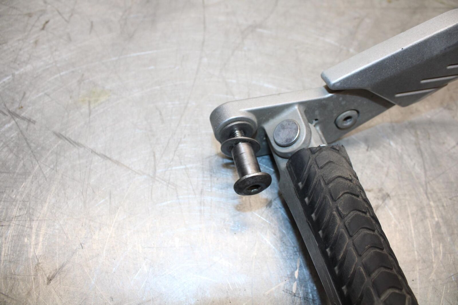 07-08 KAWASAKI CONCOURS 1400 ABS LEFT REARSET REAR SET DRIVER FOOT PEG  BB449