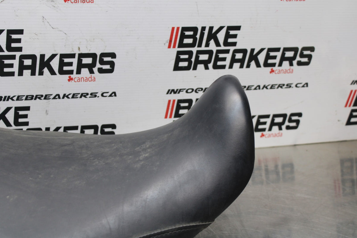 14 HONDA SHADOW 750 VT750C2B FRONT DRIVERS/ REAR SEAT BB867