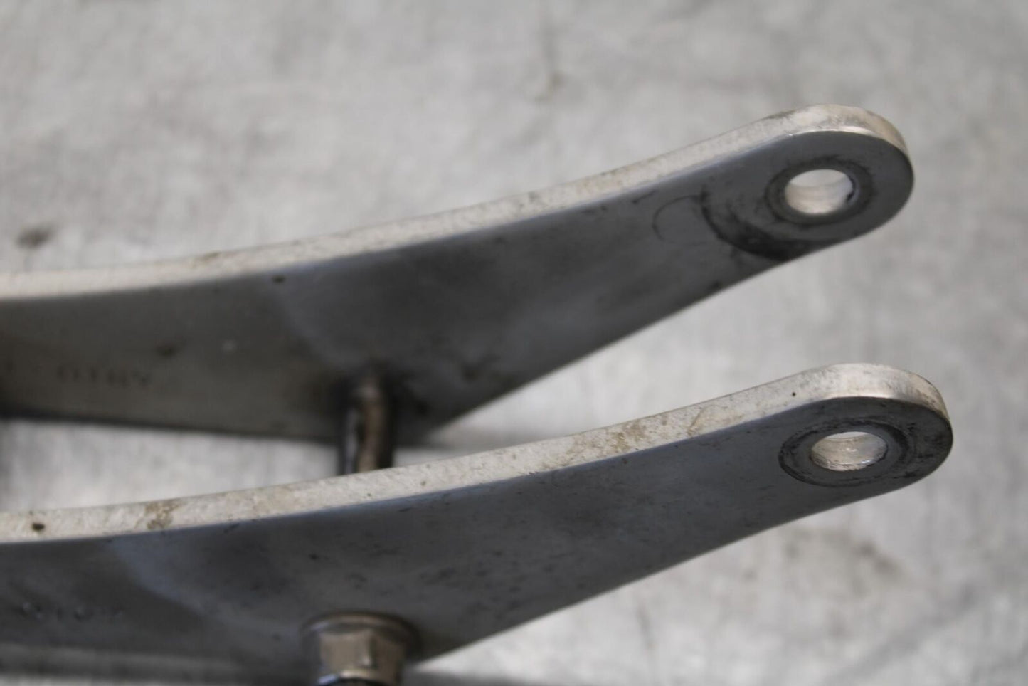 2011 Kawasaki Ninja ZX10R ZX1000K ABS REAR DOGBONE SHOCK LINKAGE LINK BB555