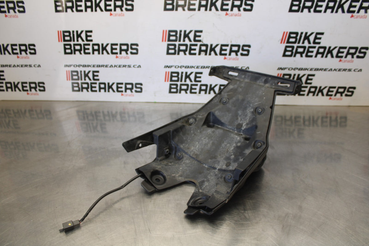 24-25 KAWASAKI ELIMINATOR 450 LICENSE PLATE LIGHT & MOUNT BB869