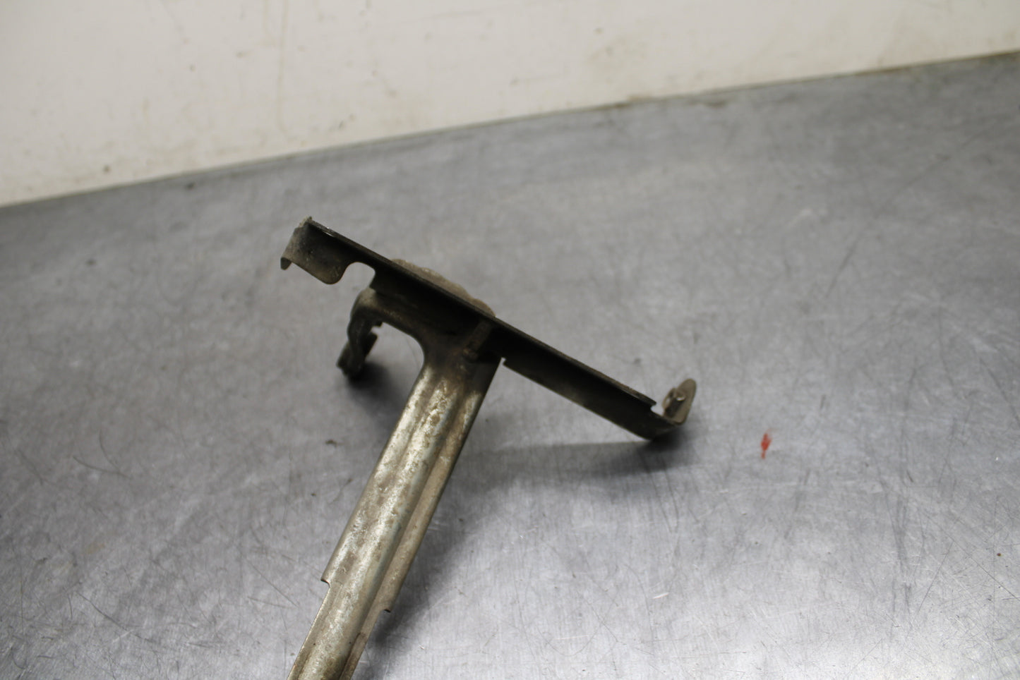 09-11 SUZUKI GSXR1000 OIL COOLER MOUNTING BRACKET MOUNT SUPPORT BB125