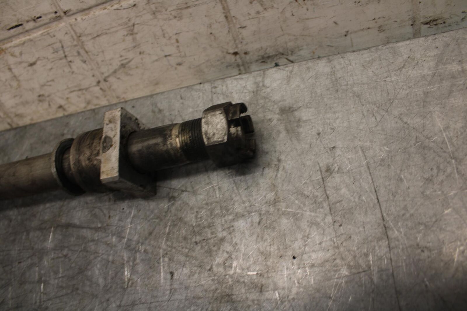 2009 Kawasaki Ninja ZX6R ZX600R REAR AXLE BACK WHEEL RIM PIVOT BOLT AXEL BB538