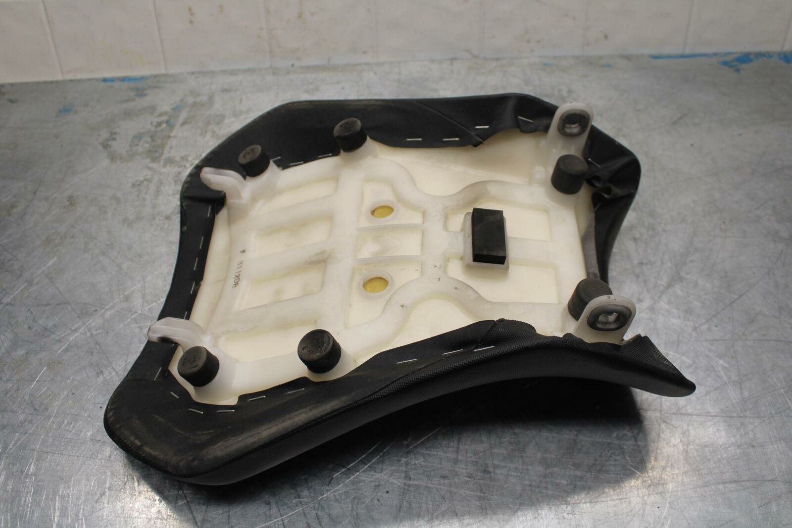 15-21 SUZUKI GSXR600 FRONT DRIVERS SEAT PAD SADDLE PILLION BB418