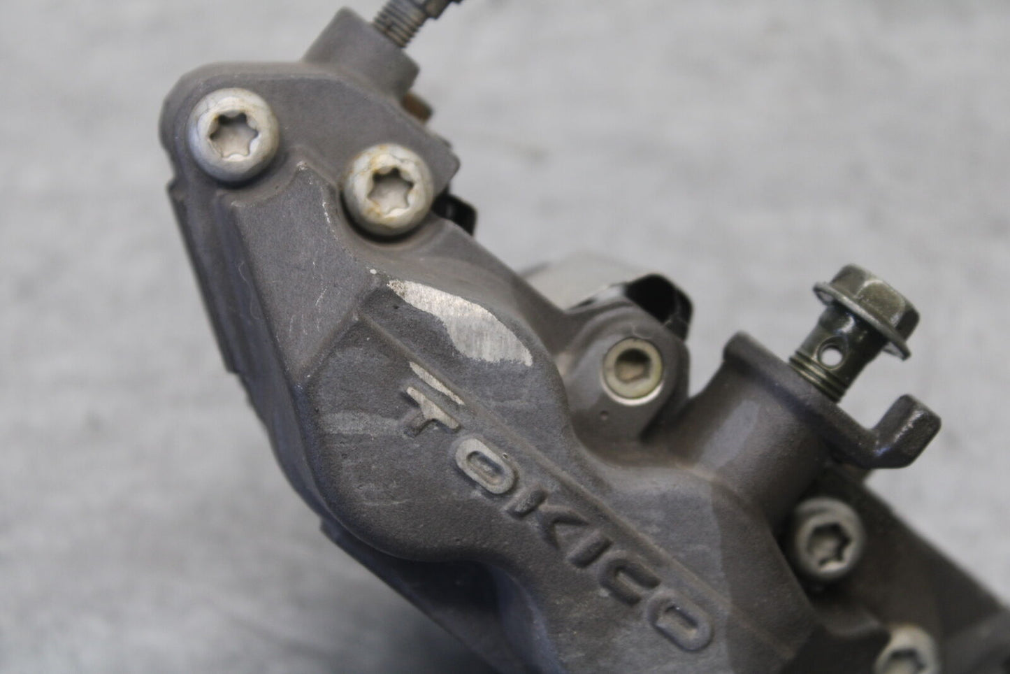 05-09 SUZUKI BOULEVARD C90 REAR BACK BRAKE CALIPER W MOUNT BRACKET BB692