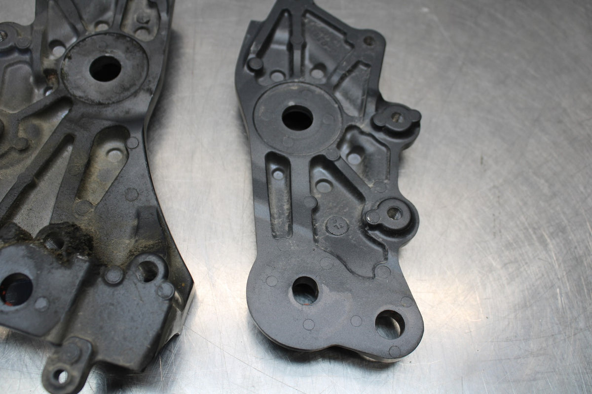 22-25 YAMAHA YZF R7 LEFT RIGHT FRAME REARSET BRACKETS MOUNTS BB182