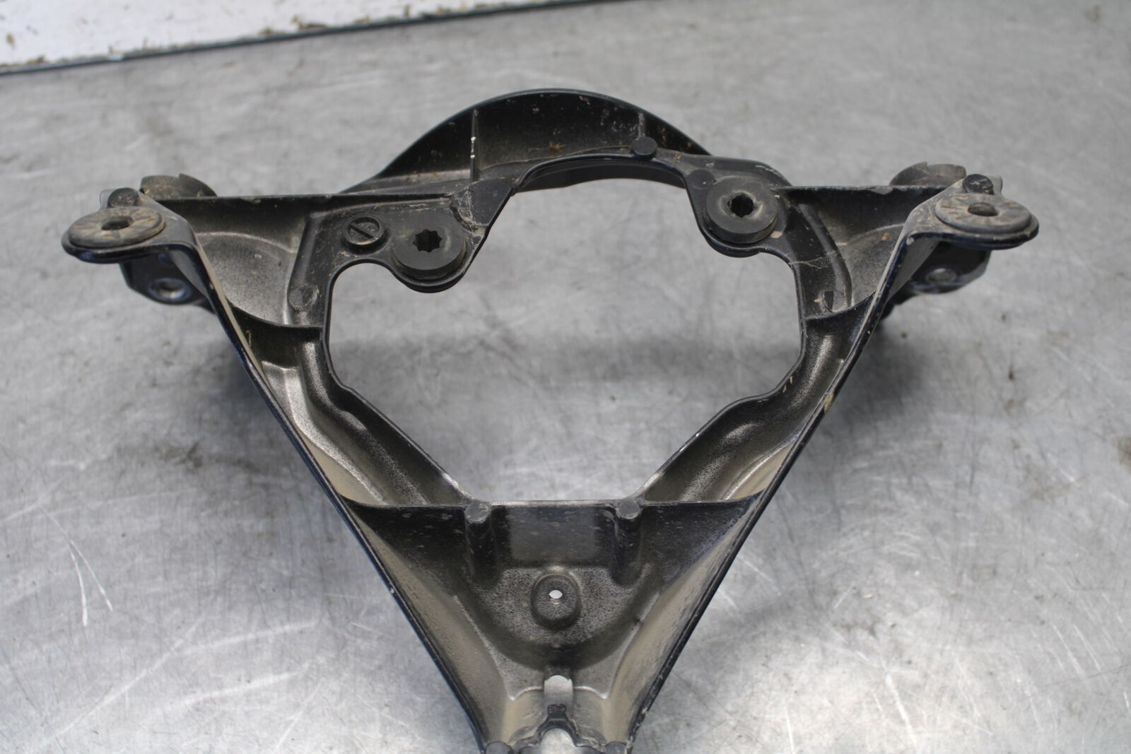 06-07 SUZUKI GSXR 600 UPPER FAIRING MIRROR GAUGES STAY BRACKET BB694