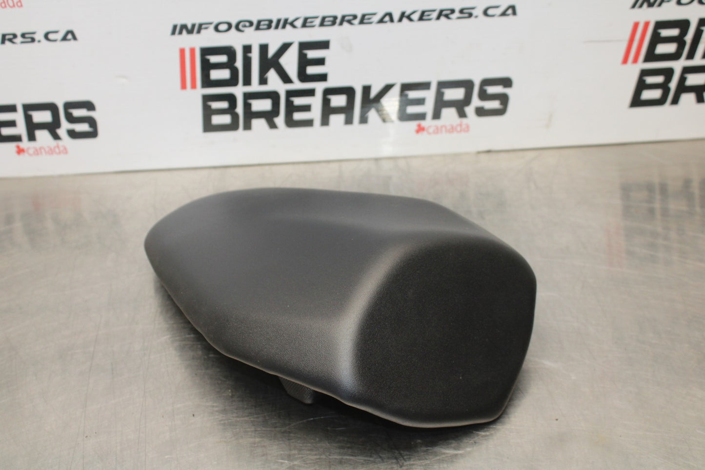 24-25 KAWASAKI NINJA ZX4R REAR PASSENGER TANDEM SEAT PAD SADDLE PILLION BB610
