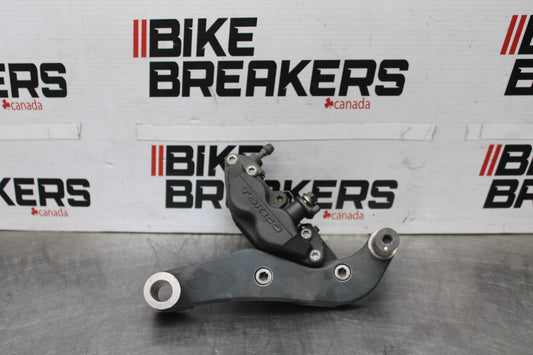 05-09 SUZUKI BOULEVARD C90 REAR BACK BRAKE CALIPER W MOUNT BRACKET BB918