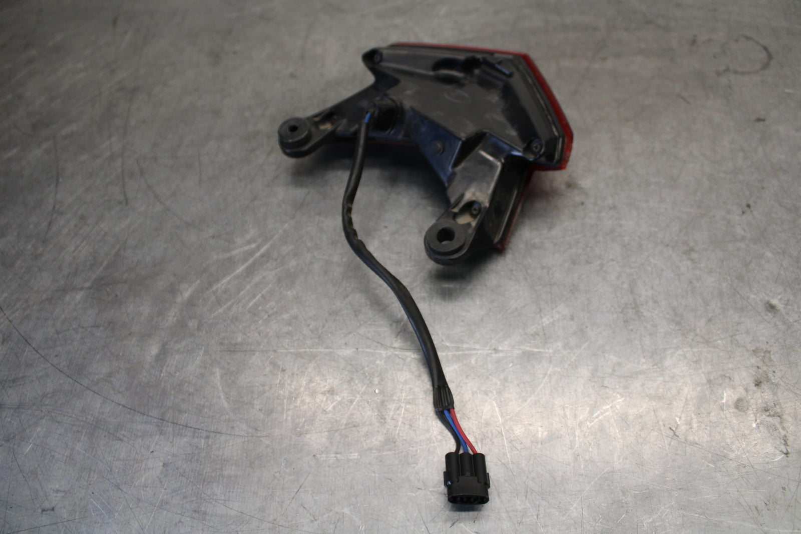 13-18 KAWASAKI NINJA ZX6R REAR TAIL TAILLIGHT BACK BRAKE LIGHT BB682