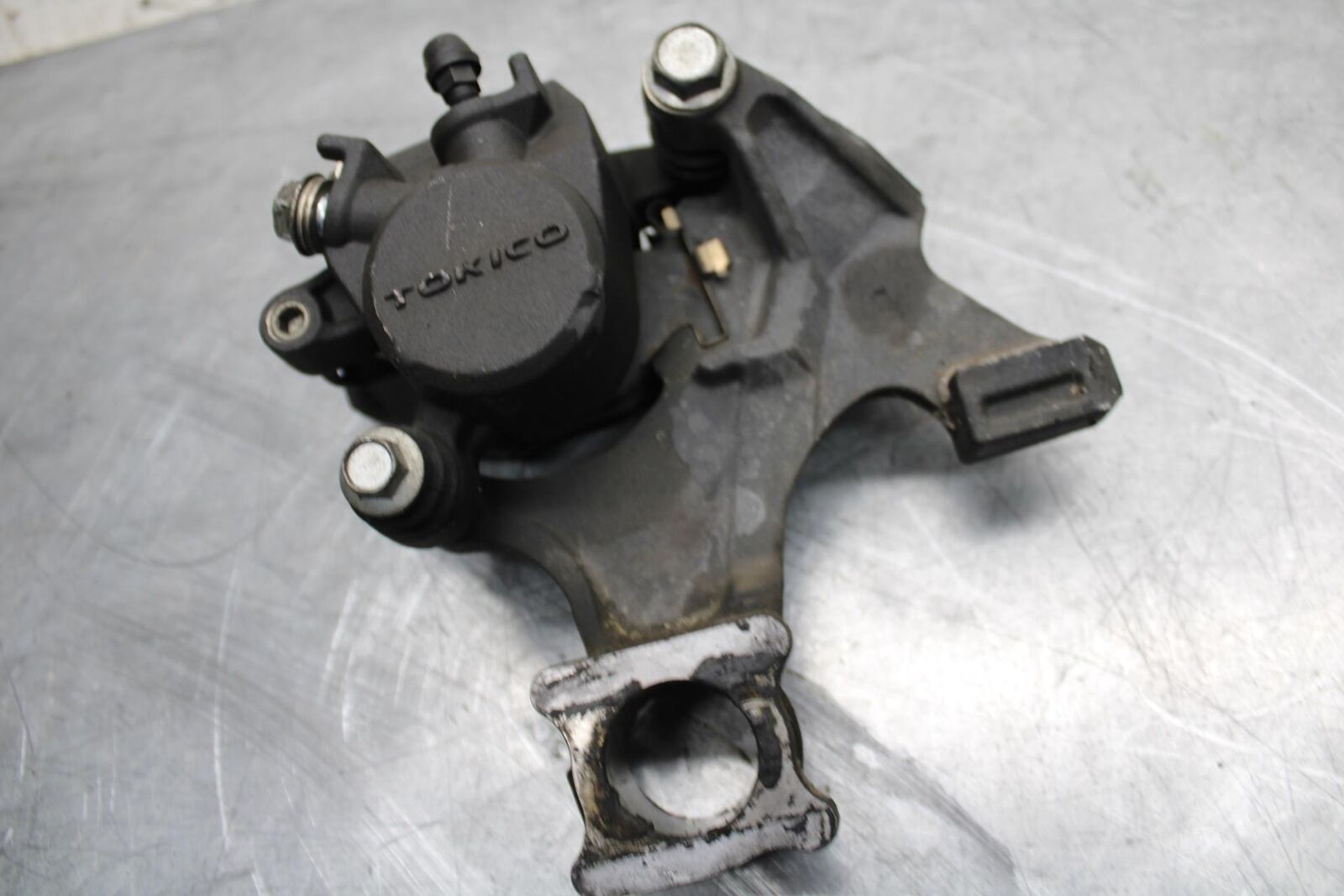 2008 Suzuki GSXR1000 REAR BACK BRAKE CALIPER W MOUNT BRACKET 69150-21H00 BB519
