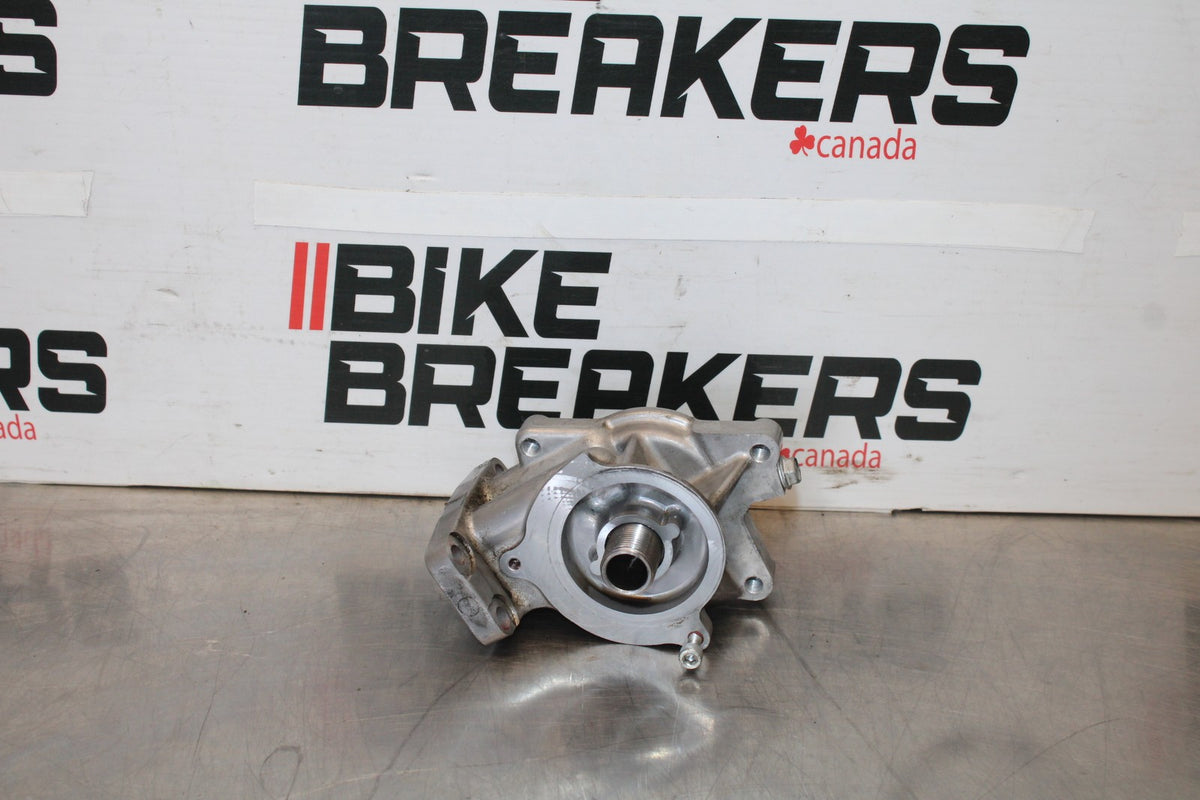20-22 KAWASAKI NINJA ZX6R ENGINE OIL FILTER HOUSING BB884