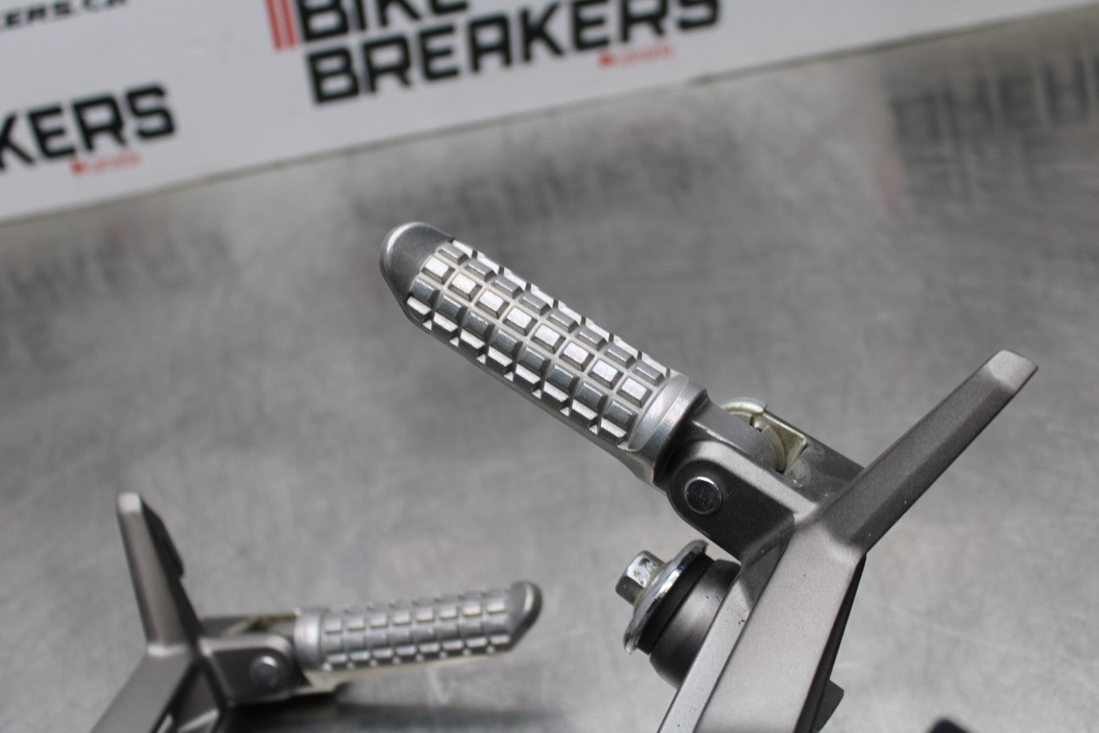 13-17 KAWASAKI NINJA 300 EX300 ABS REAR BACK PASSENGER PEG SET PAIR BB187