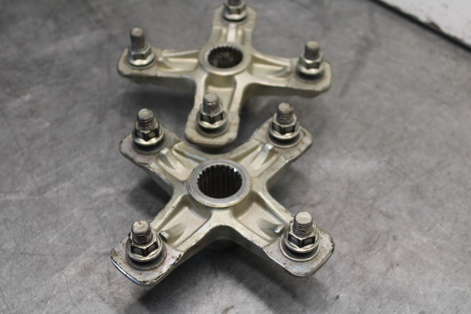 09-24 YAMAHA RAPTOR 700R REAR BACK WHEEL RIGHT LEFT HUBS HUB SET BB654