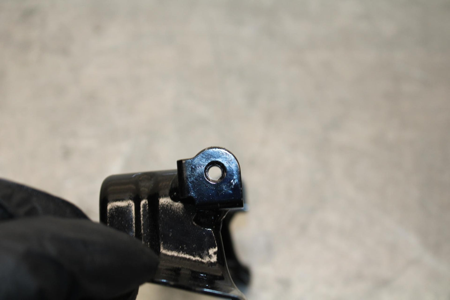 19-22 KAWASAKI Z400 GAS TANK FUEL CELL PETROL RESERVOIR BRACKET MOUNT BB70