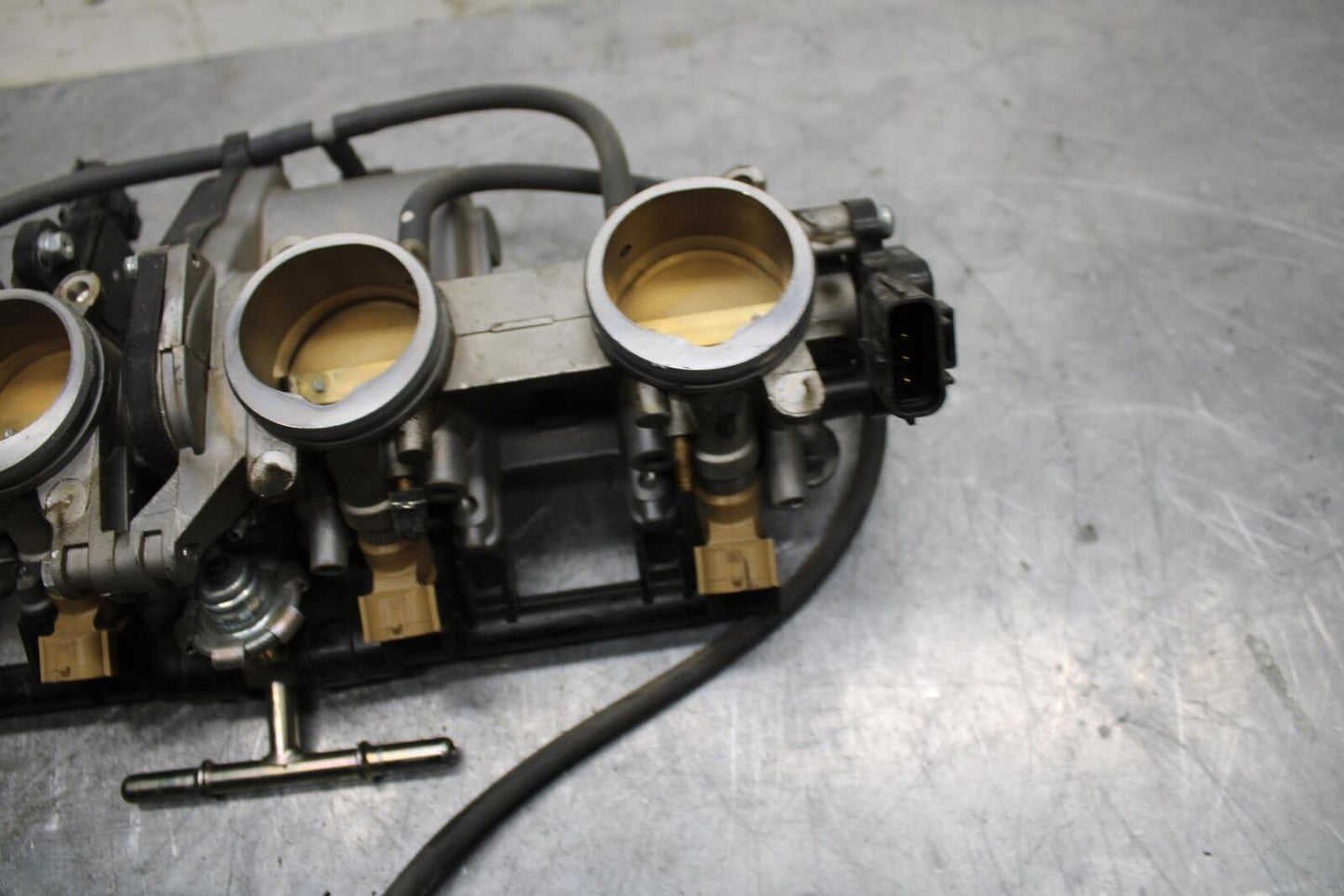 18 YAMAHA YZF R1  MAIN FUEL INJECTORS / THROTTLE BODIES BB473