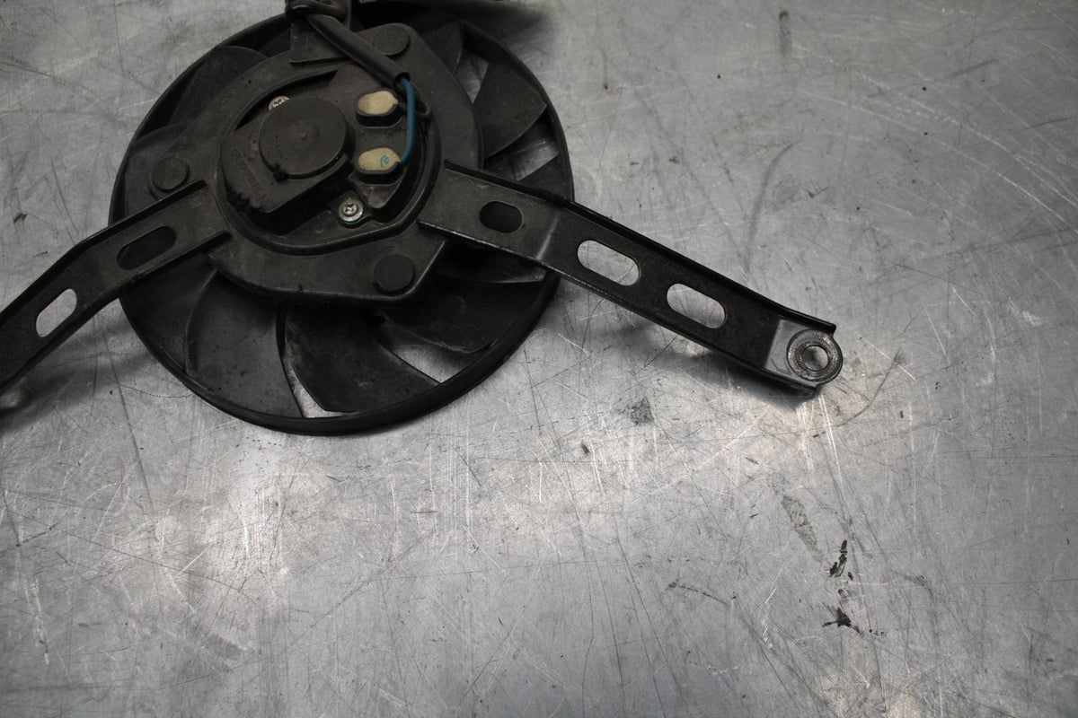 18-21 YAMAHA XSR700 ENGINE RADIATOR COOLING FAN bb475
