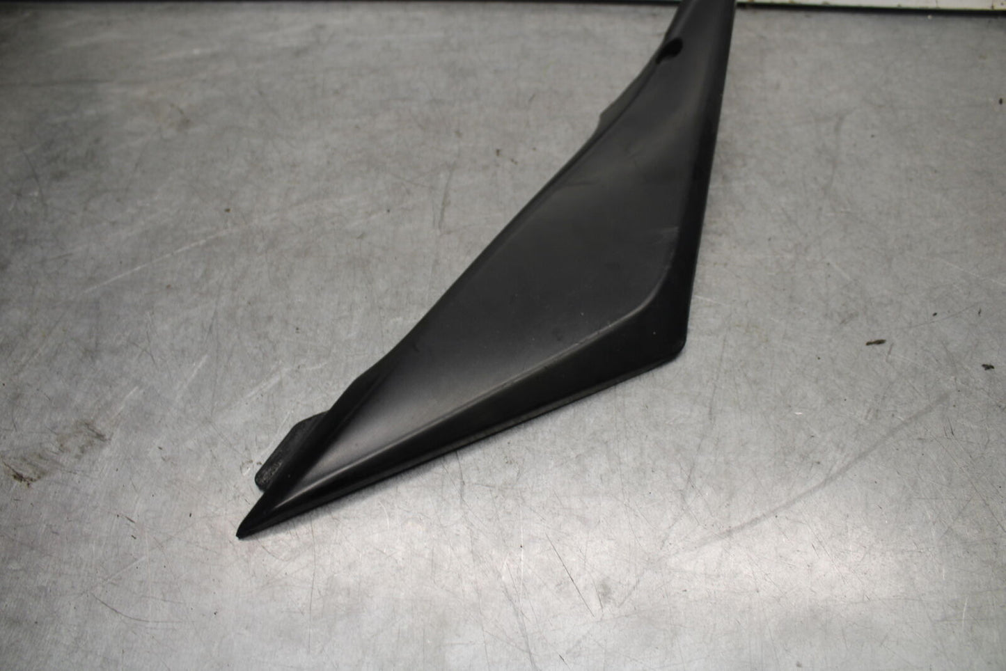 05-06 SUZUKI GSXR1000 LEFT FRONT SIDE SEAT SADDLE PANEL TRIM COWL FAIRING BB663