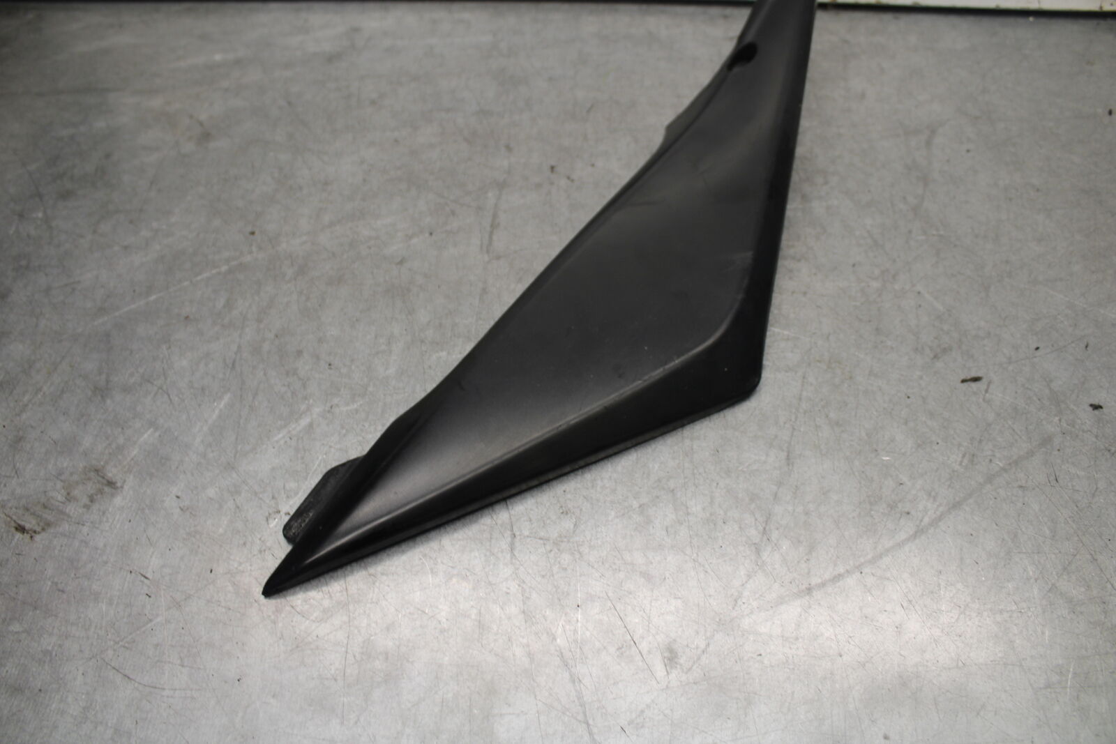 05-06 SUZUKI GSXR1000 LEFT FRONT SIDE SEAT SADDLE PANEL TRIM COWL FAIRING BB663