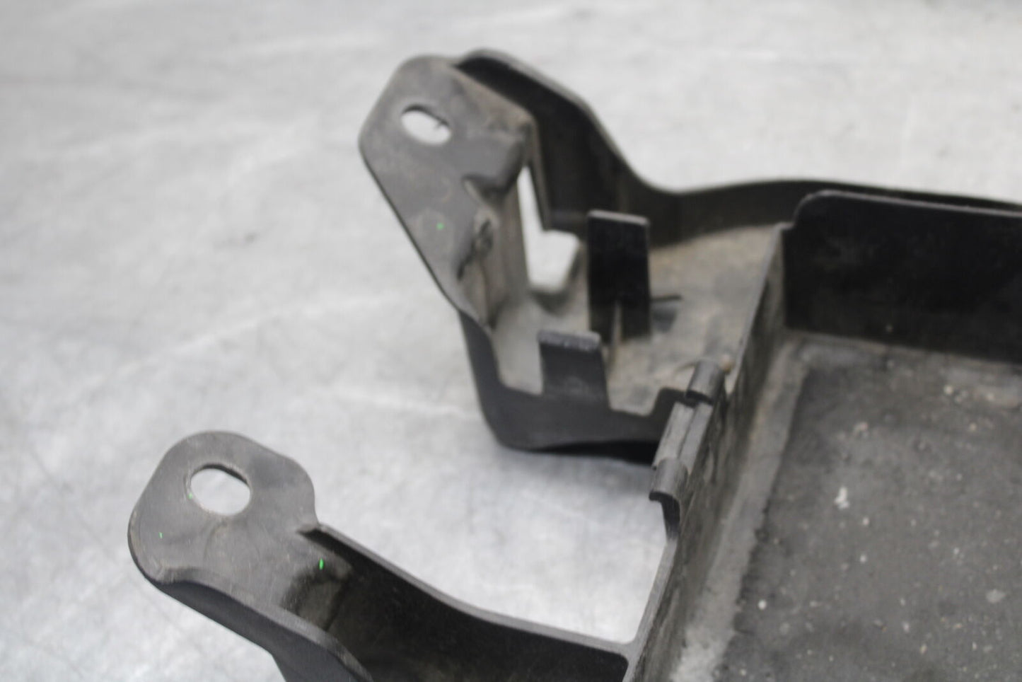 09-12 KAWASAKI NINJA ZX6R ZX600R REAR UNDERTAIL BATTERY TRAY PLASTIC BB656