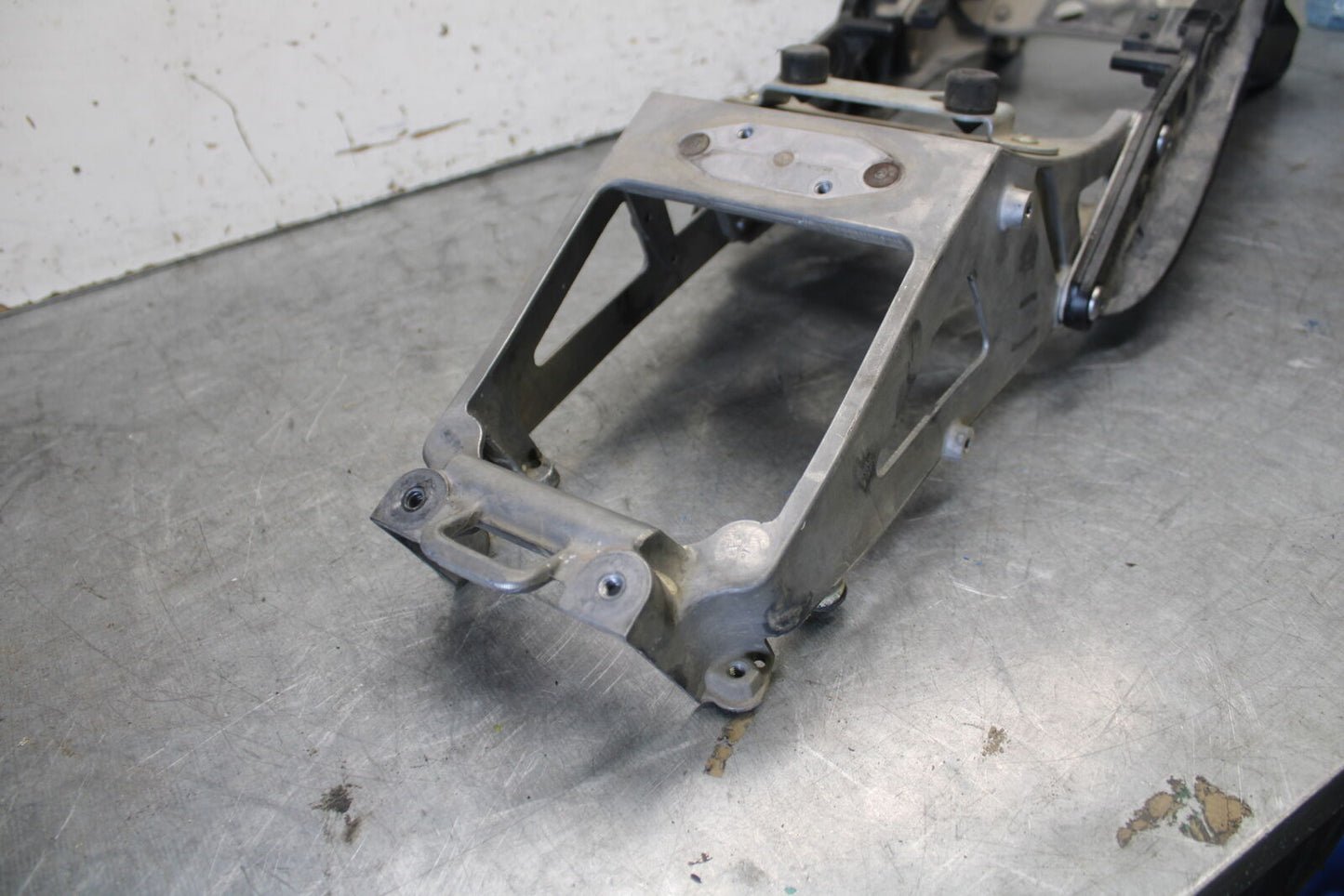 06-07 SUZUKI GSXR 600 REAR SUBFRAME BACK SUB FRAME BB694