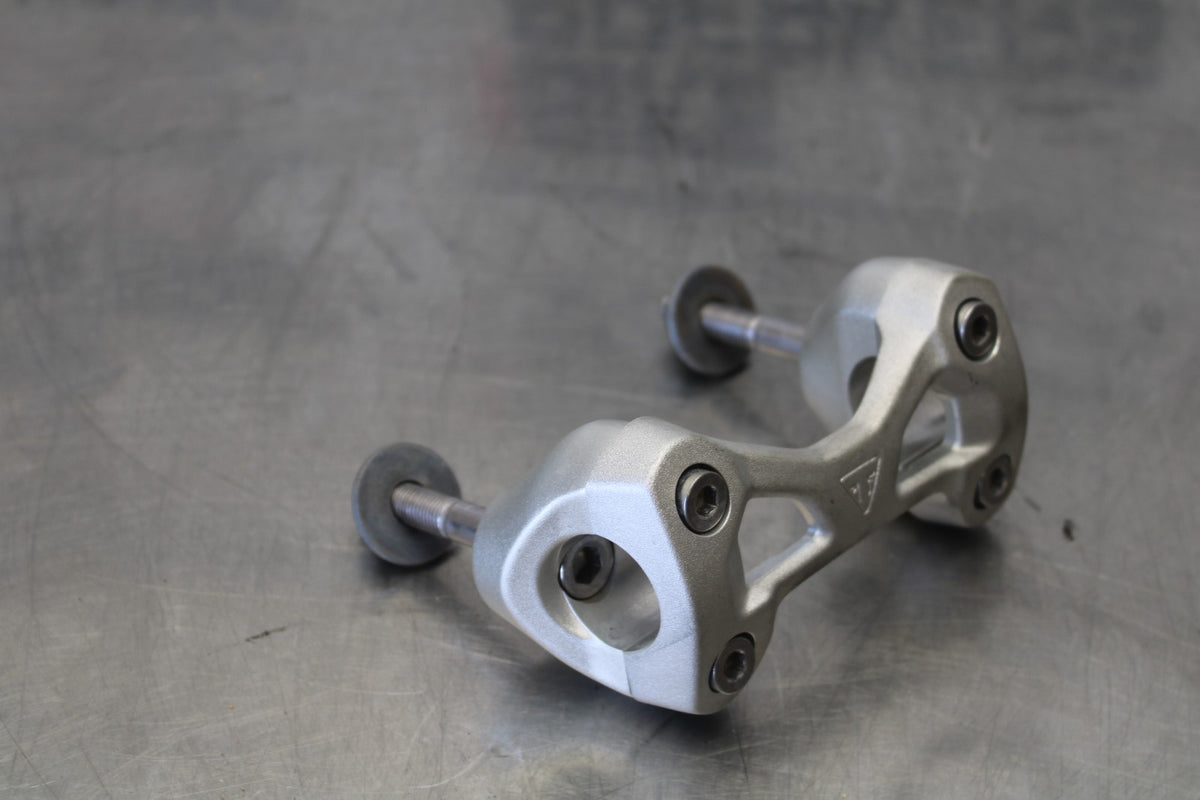 20 TRIUMPH STREET TRIPLE 765 HANDLEBAR RISERS BB864