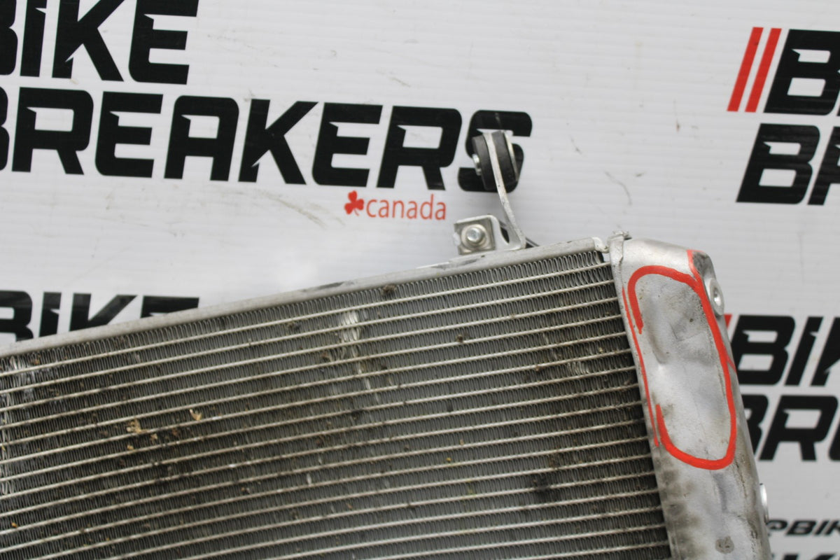 18 YAMAHA YZF R1  ENGINE RADIATOR MOTOR COOLER COOLING RADIATER BB838