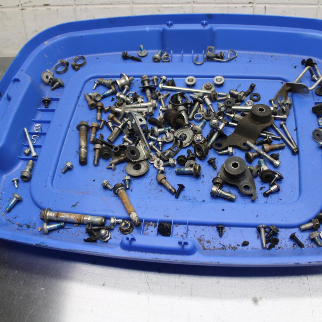 11-21 SUZUKI GSXR750 LEFTOVER MOUNTING BOLTS HARDWARE MOTOR SCREWS BB486
