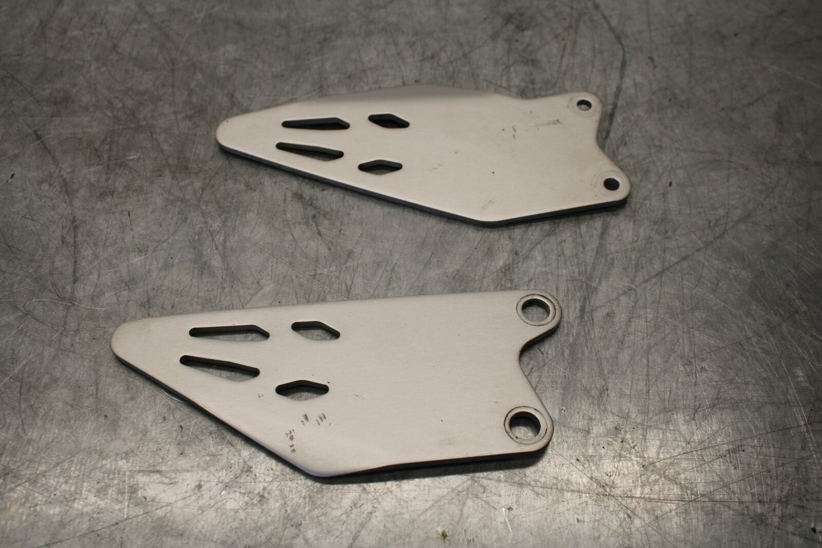 19-20 KAWASAKI NINJA ZX6R ZX636 LEFT RIGHT REARSET HEEL GUARD COVER PAIR BB419