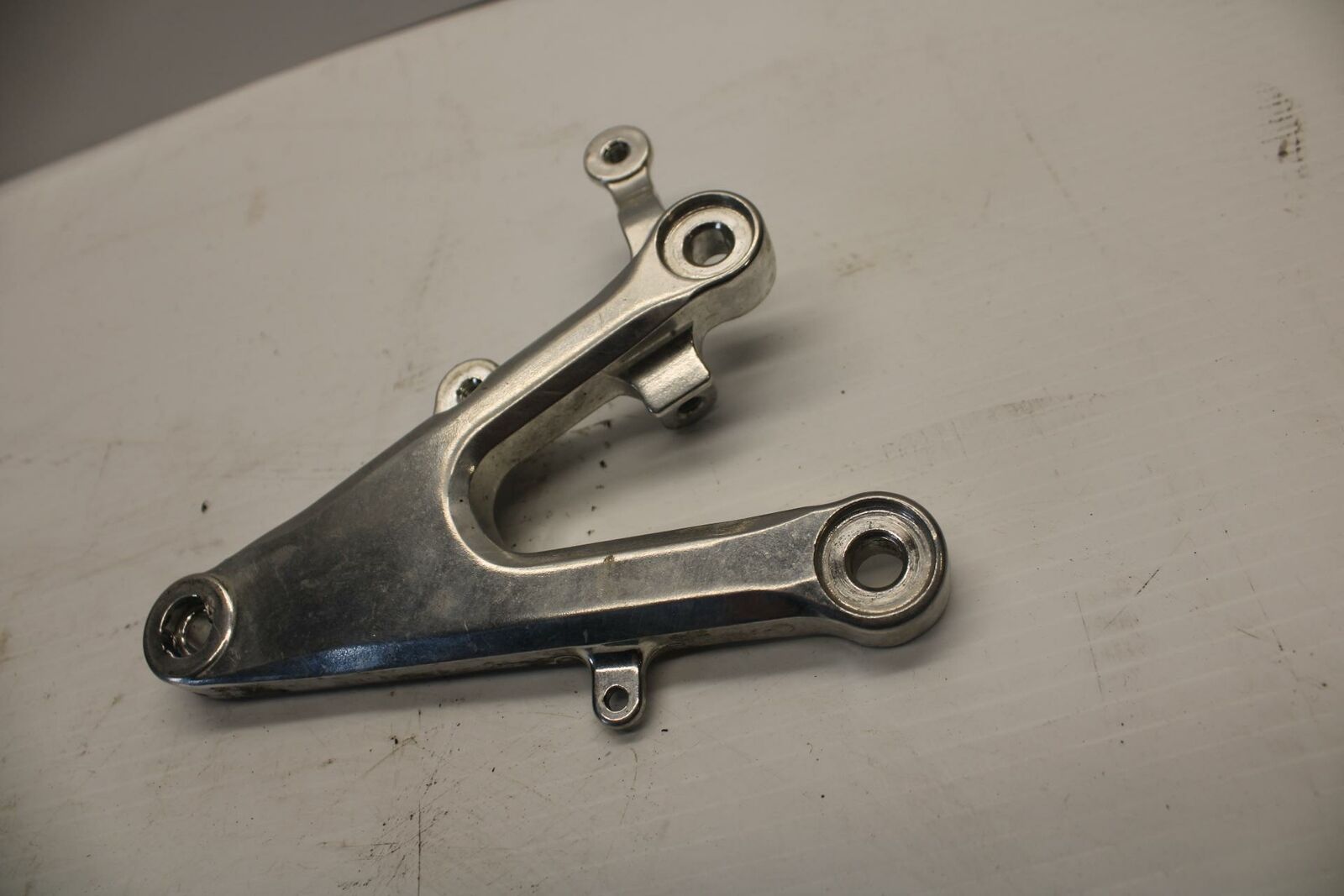 05 YAMAHA YZF R6S RIGHT REARSET REAR SET DRIVER FOOT PEG REST STOP BB169