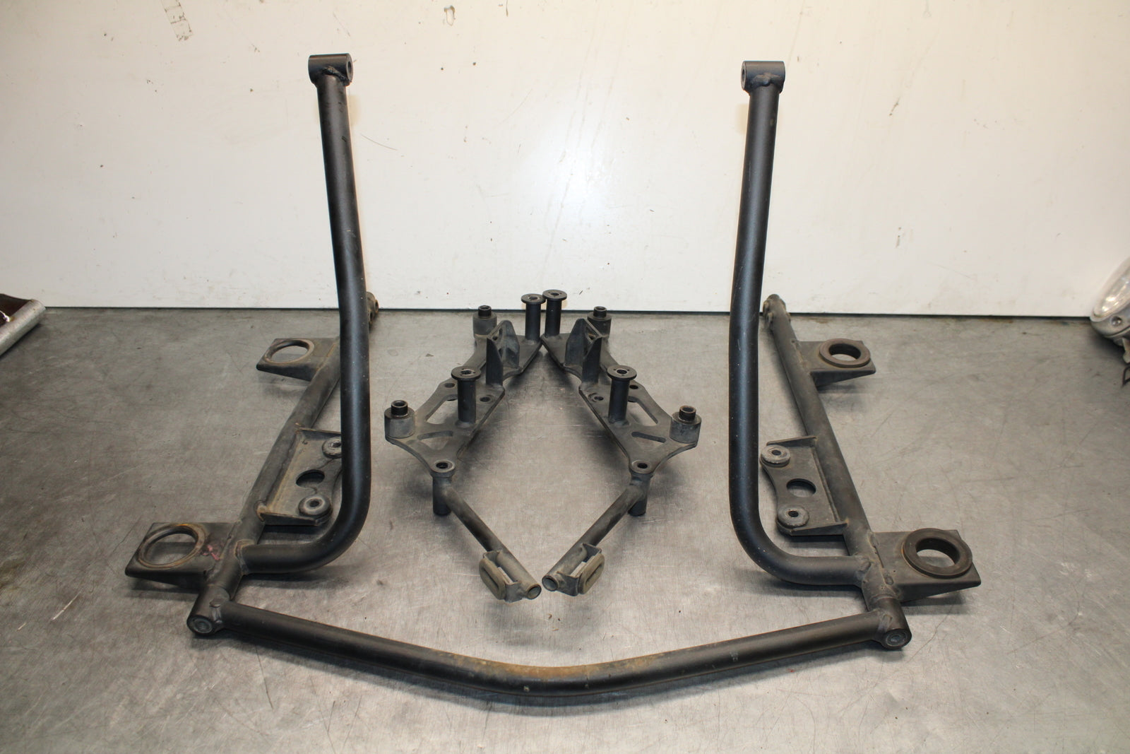 03-08 KAWASAKI VULCAN 1600 SADDLEBAG SUB FRAME STAY MOUNTS BB754