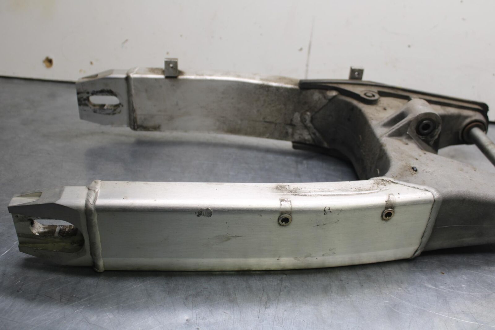 2004 Honda CBR600F4i REAR SWINGARM BACK SUSPENSION SWING ARM BB606