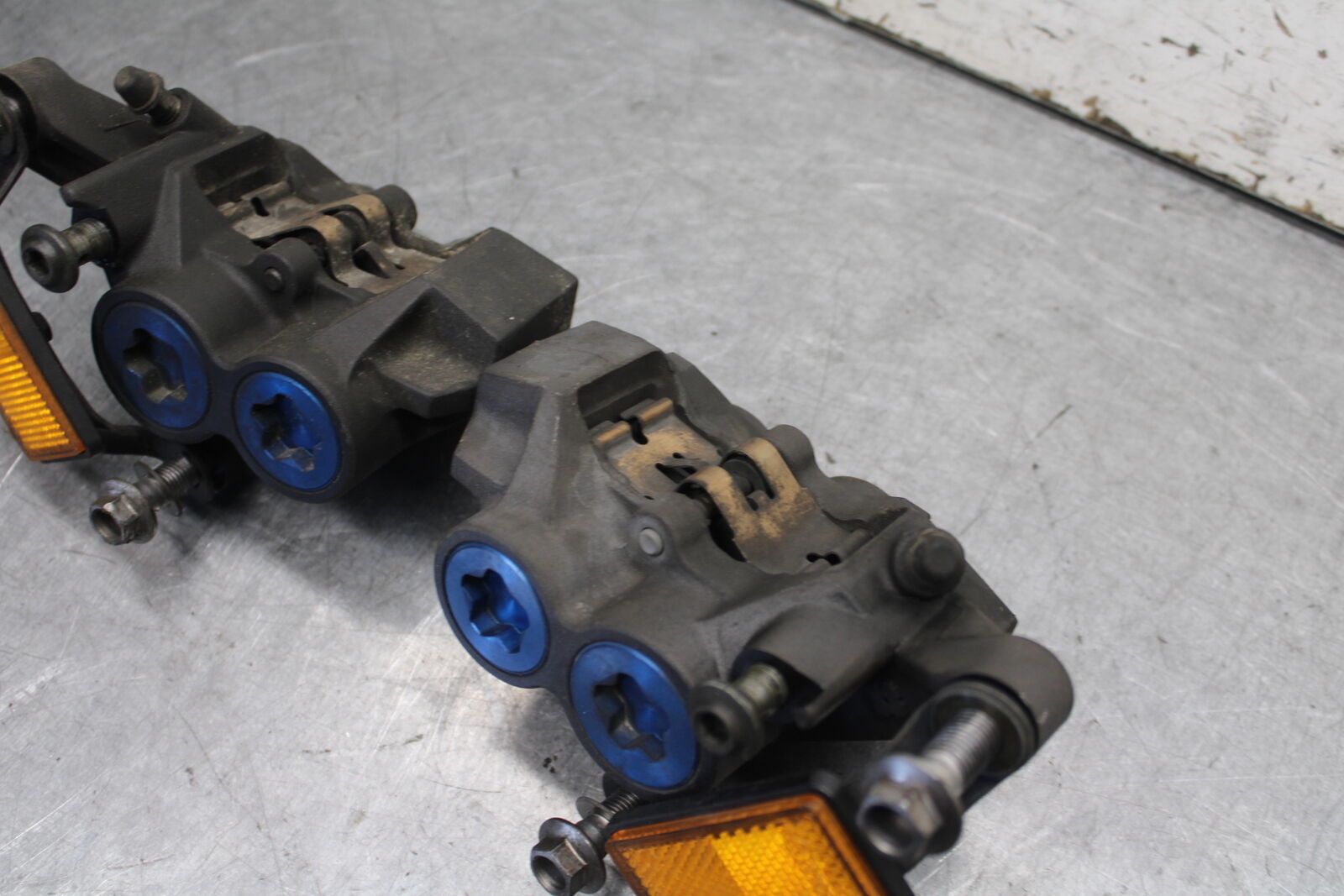 08-09 YAMAHA YZF R6S RIGHT LEFT FRONT BRAKE CALIPER SET PAIR CALIPERS  BB690
