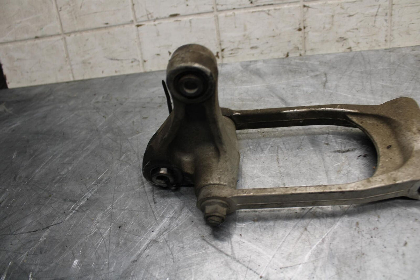2008 Suzuki GSXR1000 REAR DOGBONE SHOCK LINKAGE LINK 62600-21810 BB519