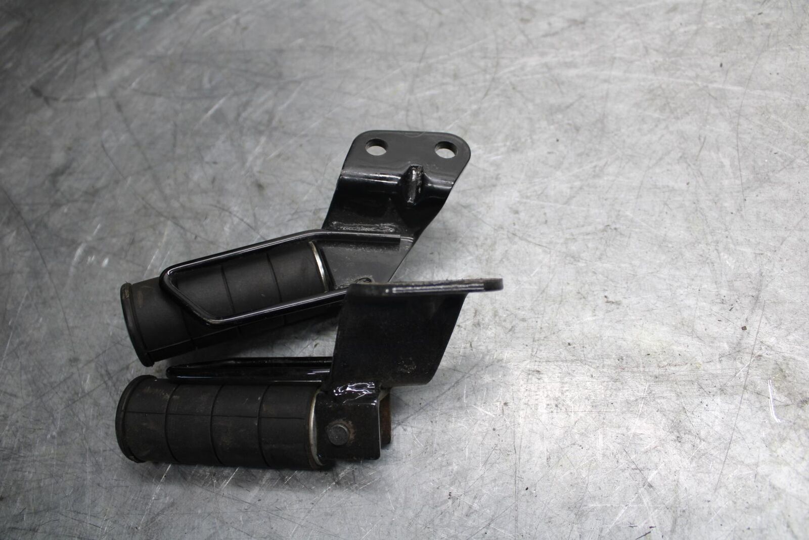 2007 Suzuki Boulevard M50 REAR PASSENGER PEG BB537