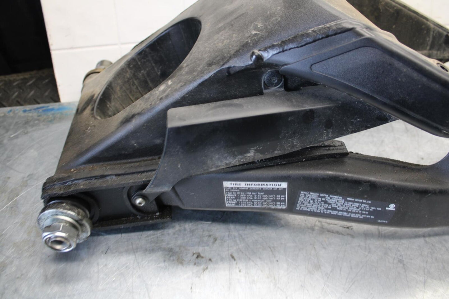 08-16 YAMAHA YZF R6 REAR SWINGARM  SUSPENSION SWING ARM 13S-22110-00-00 BB436