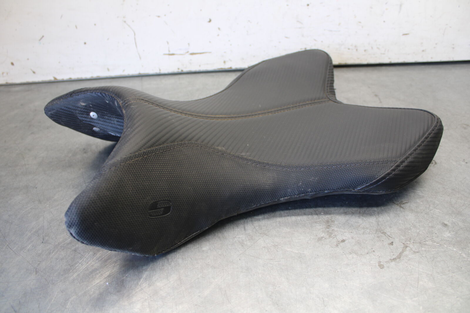 07-08 YAMAHA YZF R1 AFTERMARKET SADDLEMEN CARBON FIBER FRONT SEAT BB675
