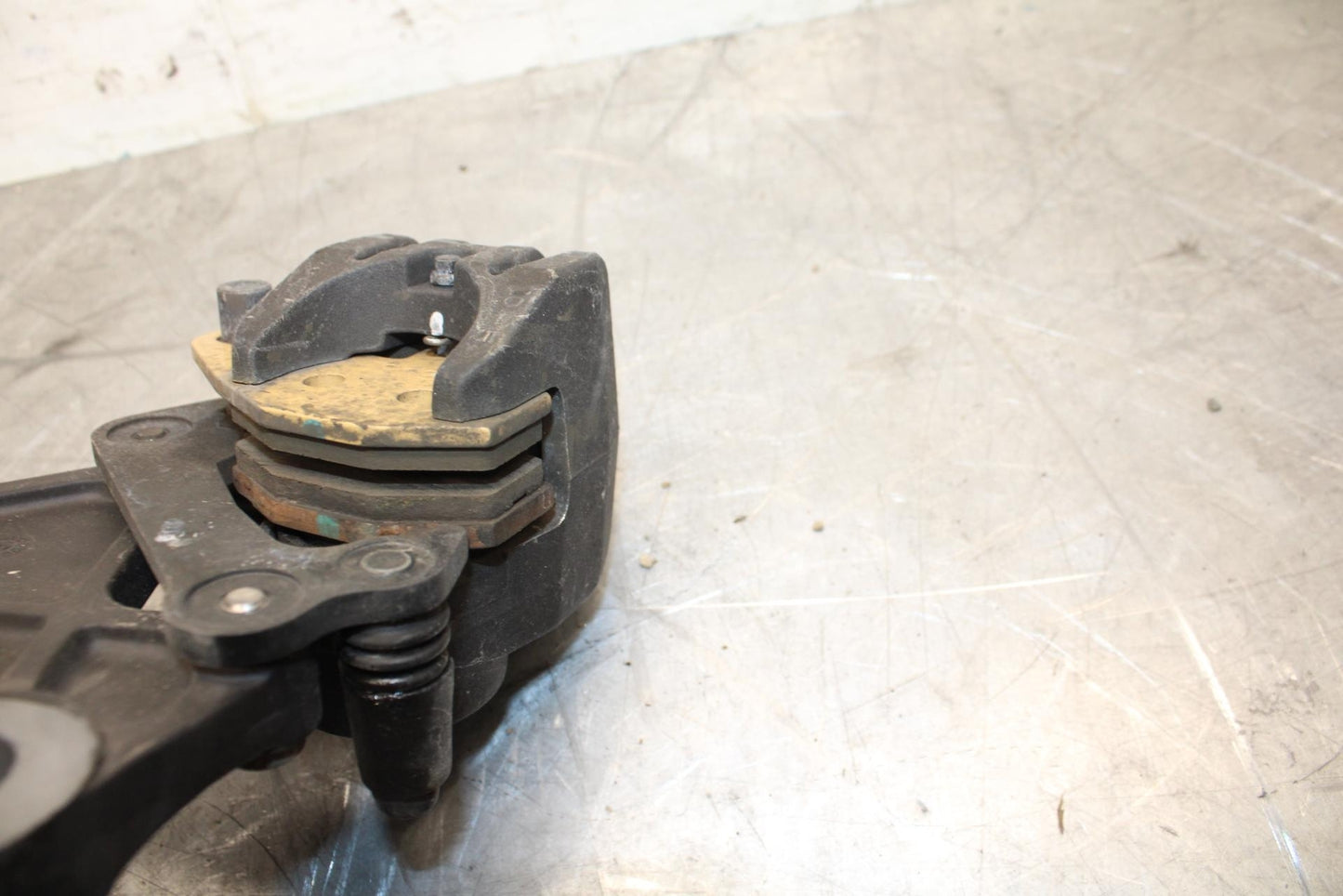 12-17 KAWASAKI NINJA 650 REAR BACK BRAKE CALIPER W MOUNT BRACKET 43034-0037 BB47