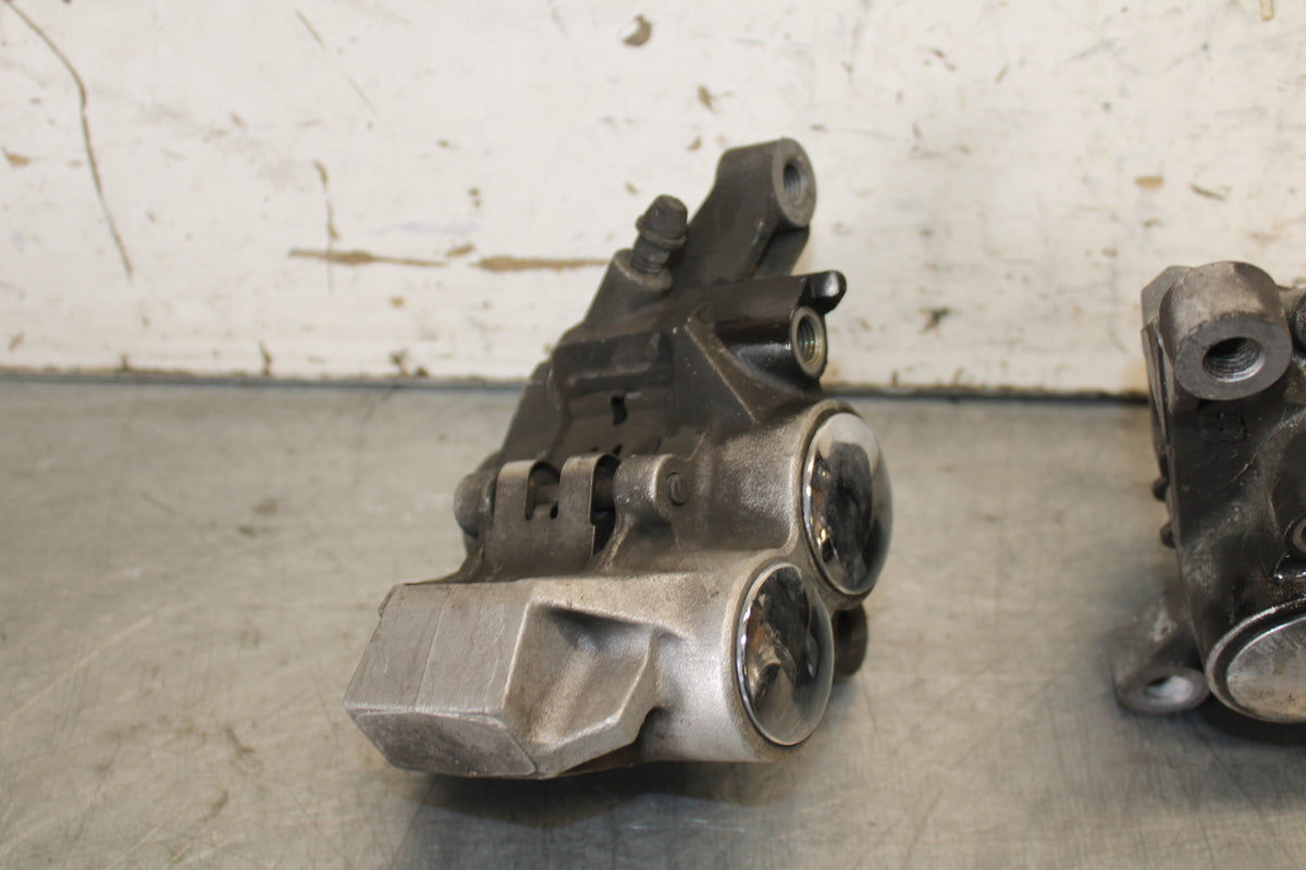 05-06 YAMAHA ROAD STAR XV1700A RIGHT LEFT FRONT BRAKE CALIPER SET PAIR  BB703