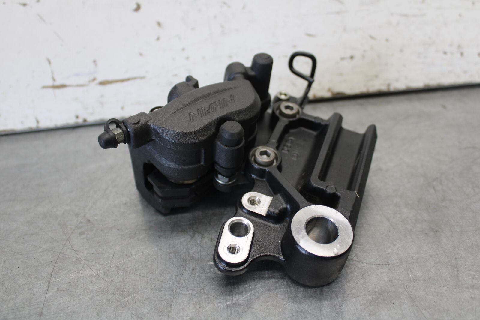 18-23 KAWASAKI NINJA 400 REAR BACK BRAKE CALIPER W MOUNT BRACKET BB679
