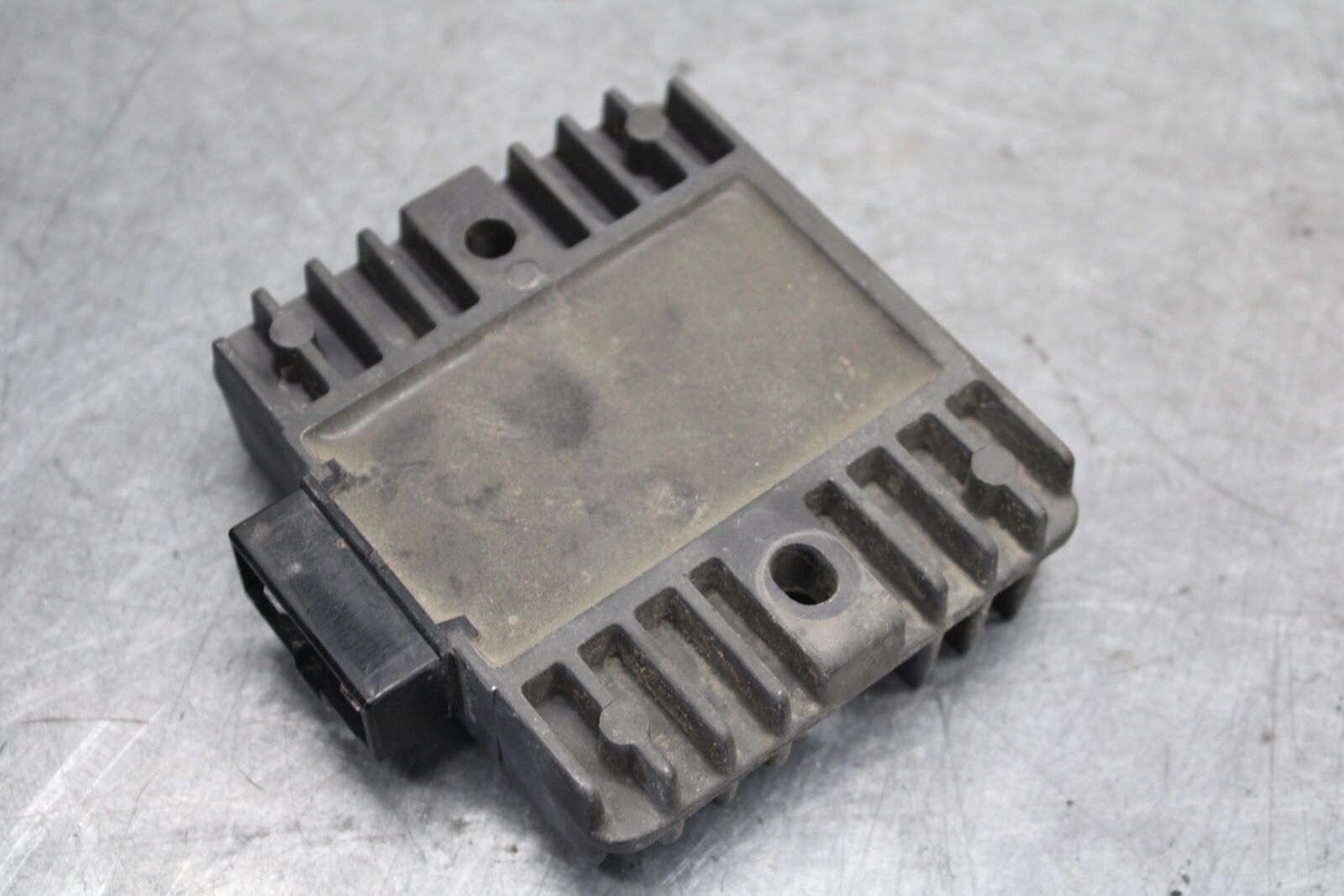 08-09 YAMAHA YZF R6S RECTIFIER VOLTAGE REGULATOR  BB690