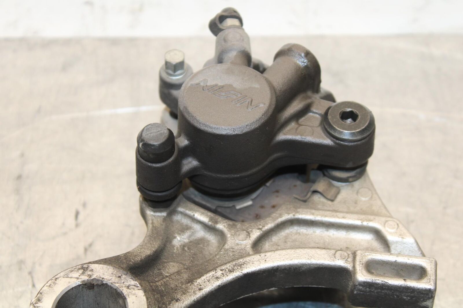 2007 Honda CBR600RR REAR BRAKE CALIPER W MOUNT BRACKET 43150-MFJ-D01 BB596