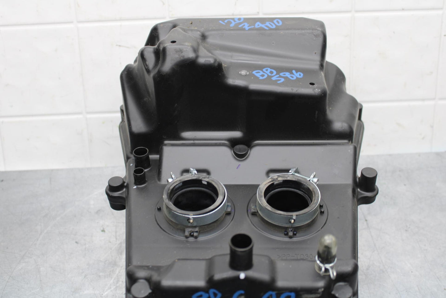 19-22 KAWASAKI Z400 AIRBOX AIR INTAKE FILTER BOX BB586