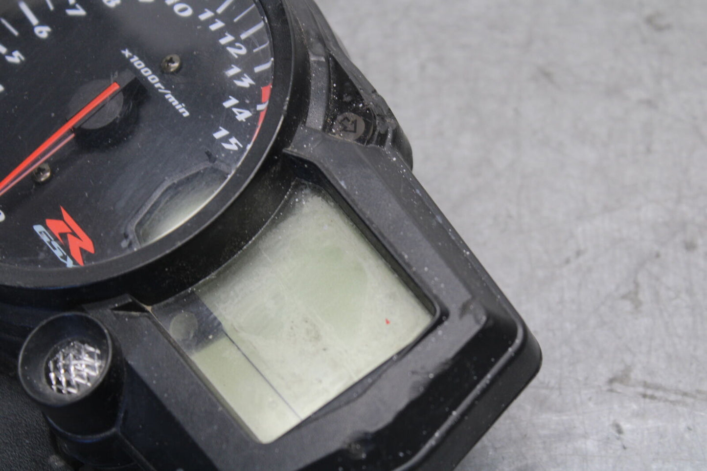 05-06 SUZUKI GSXR1000 SPEEDO TACH GAUGES CLUSTER SPEEDOMETER TACHOMETER BB677