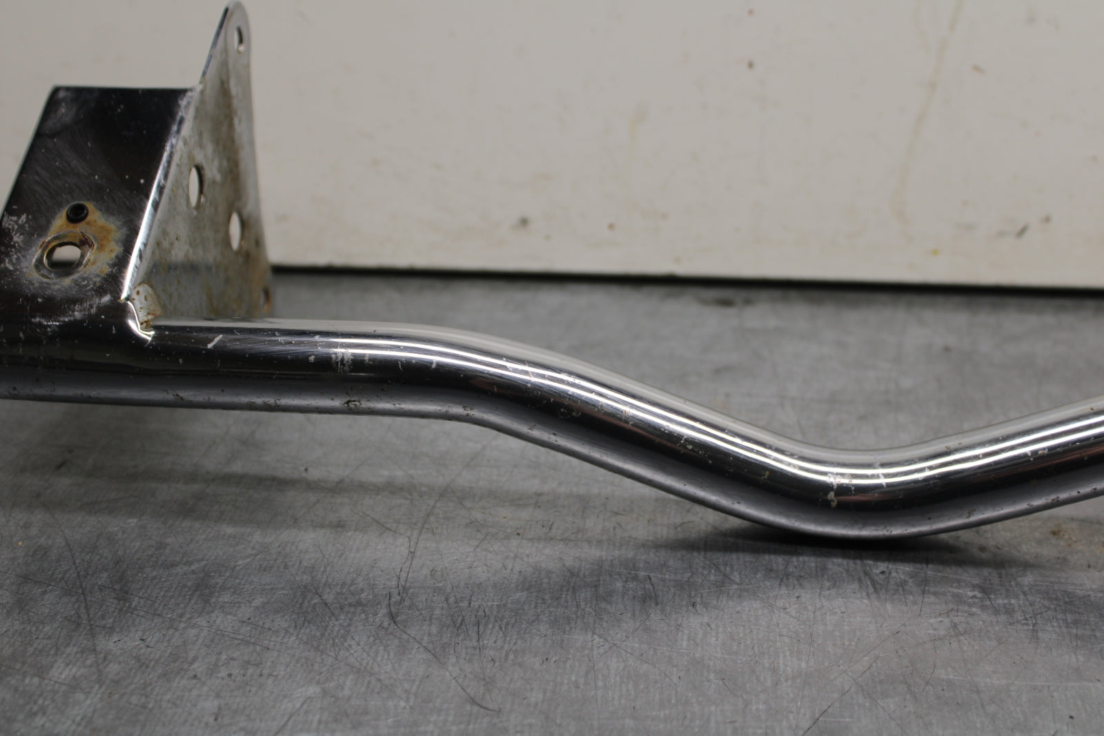 03-08 KAWASAKI VULCAN 1600 FRONT TURN SIGNAL BAR MOUNT BRACKET BB754