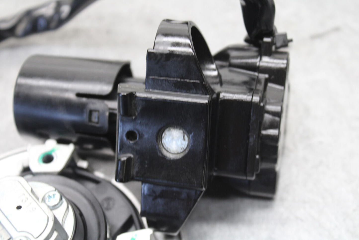 18-23 KAWASAKI NINJA 400 IGNITION LOCK KEY SET W/ GAS CAP AND SEAT LOCK BB660