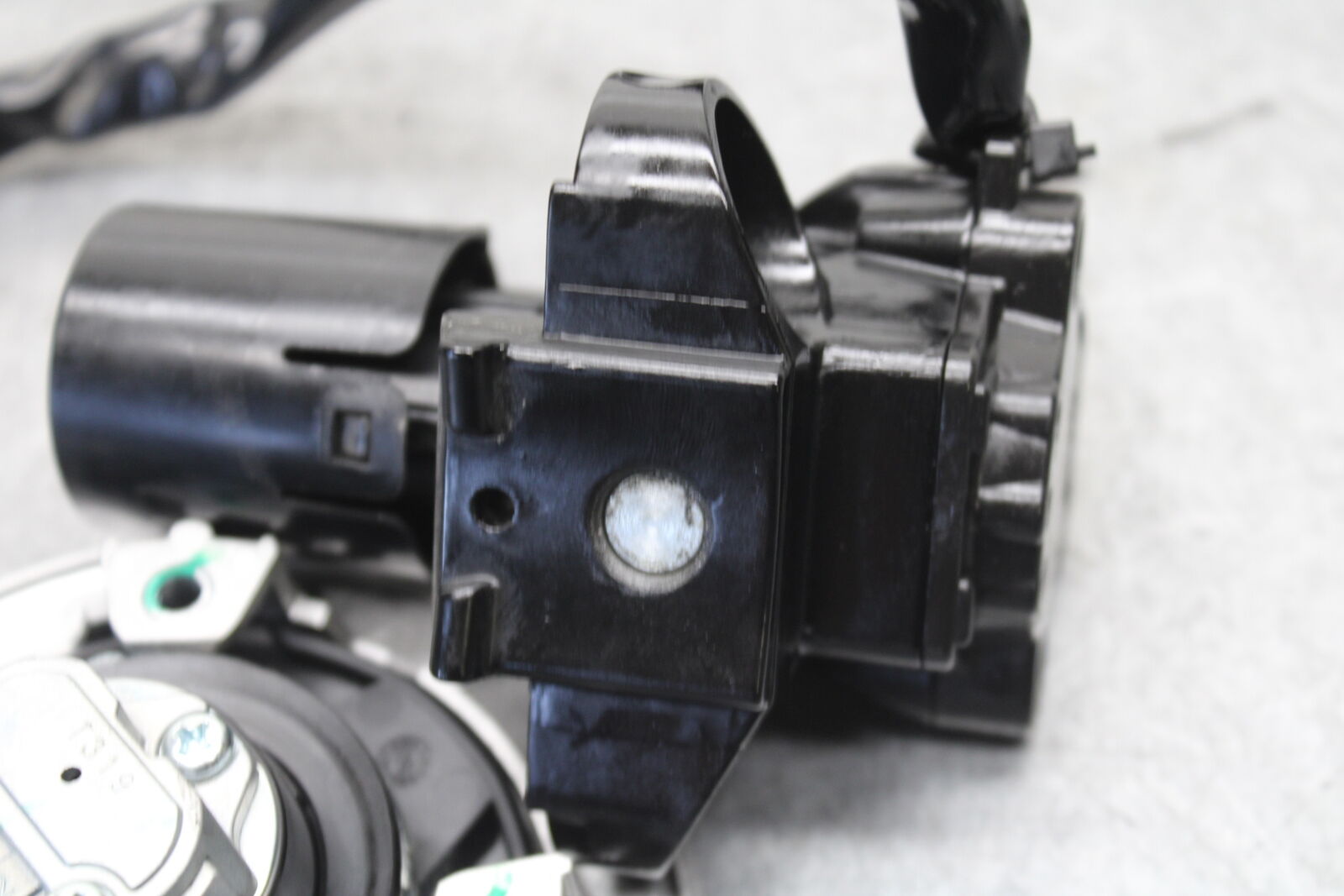 18-23 KAWASAKI NINJA 400 IGNITION LOCK KEY SET W/ GAS CAP AND SEAT LOCK BB660