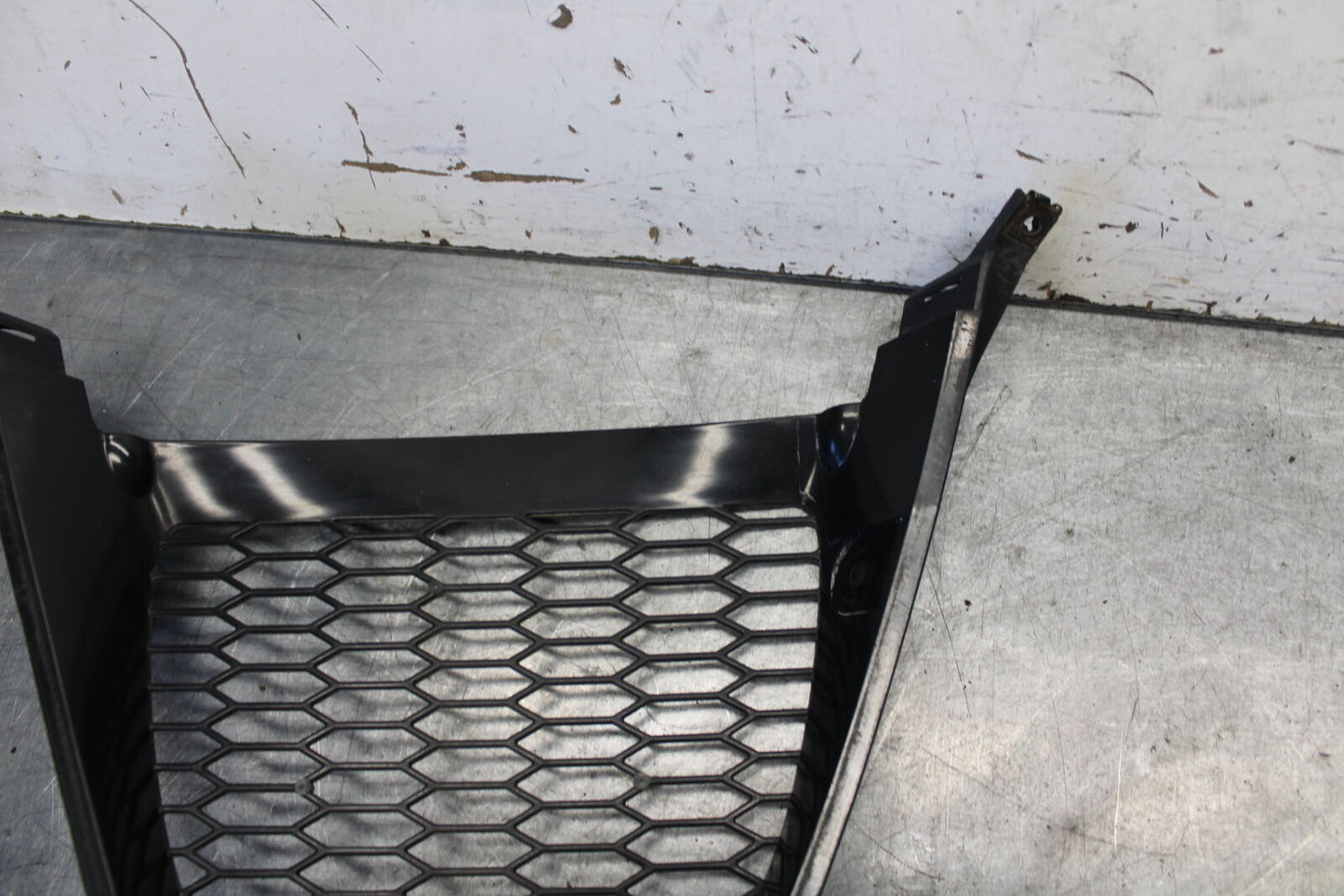 05-06 SUZUKI GSXR1000 FRONT LOWER INNER EXHAUST V FAIRING COWL GUARD  BB676