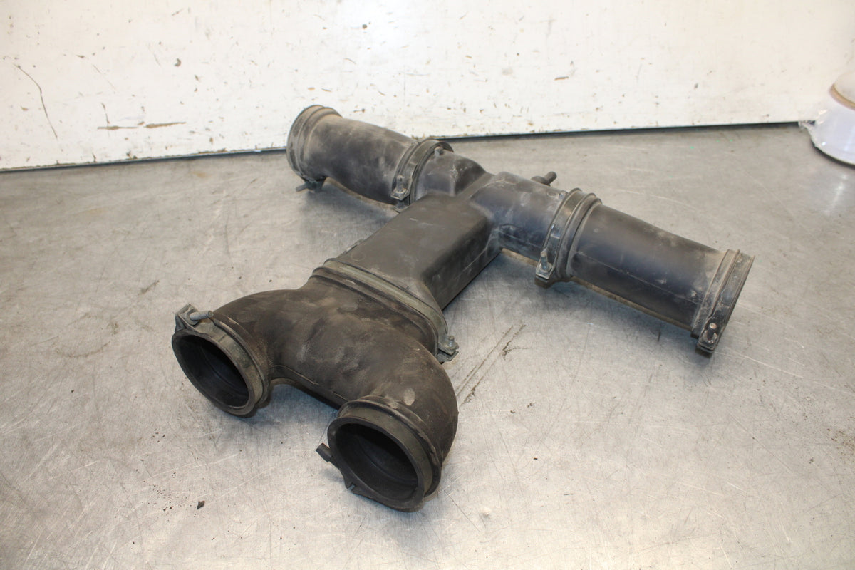 05-06 YAMAHA ROYAL STAR AIR INTAKE DUCT BB697